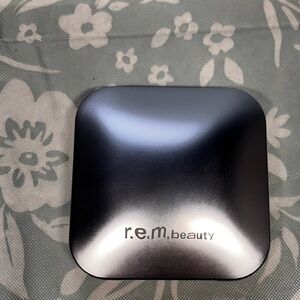 R.E.M beauty highlighter